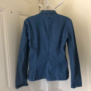 2000s Fitted Navy Blue Jean denim blazer jacket with front pockets office siren core Measurements in pics, excellent condition #grunge #preppy #minimalist thumbnail 2