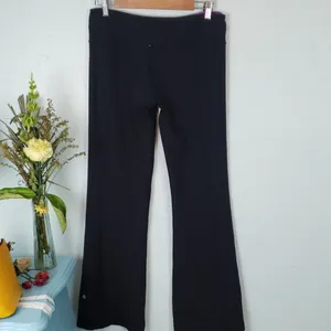 Lululemon black Reversable flare Groove pant OG’s excellent condition! thumbnail 5