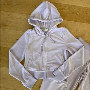 Juicy Couture - Velour & Rhinestone Hooded Top & Pants in Orchid Petal Purple thumbnail 2
