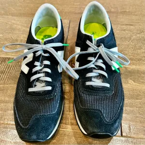 New Balance Women’s 620 Sneakers Black White Size 10 EUC thumbnail 2