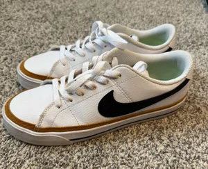 Nike Sneakers thumbnail 1