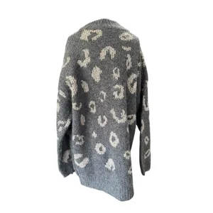 Universal Threads Gray Leopard Print Sweater NWT Women's Large thumbnail 4