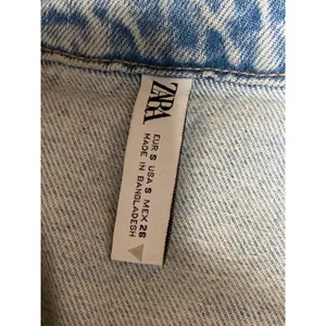 Zara Blue Acid Wash Long Sleeve Pockets Button Down Crop Denim Coat Jacket Sz S thumbnail 3