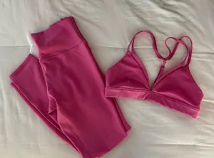 Pink Alo yoga Set thumbnail 1