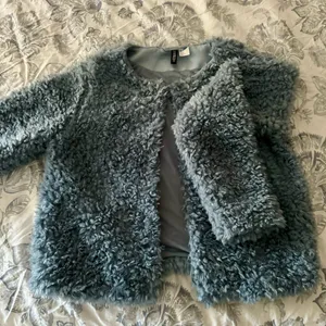 H&M Cropped Fur Coat thumbnail 1
