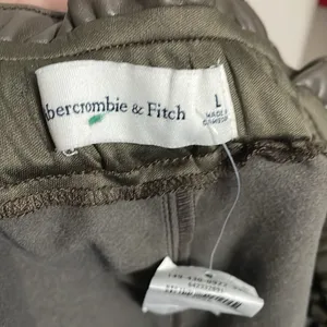 💙💖 NWT Abercrombie and Fitch Brown Vegan Leather Paperbag Shorts thumbnail 4
