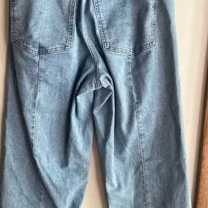 Madewell The Emmett Wide-Leg Crop Jean thumbnail 12