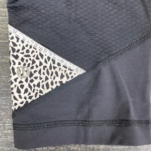 Lululemon Black Animal Print Mid Rise Capri Legging Pants 12 thumbnail 6