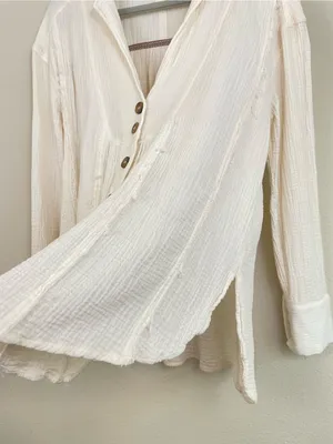 Free People "All About The Feels"‎ Ivory Gauze Crinkle Button Down Top Size XS thumbnail 8