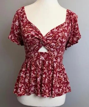 Francesca's Twist Front Top thumbnail 1