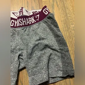 Gymshark gray shorts thumbnail 3