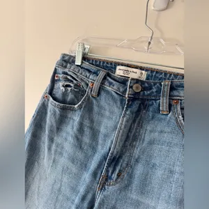 Abercrombie & Fitch The High Rise Skinny‎ Jean- Size 2 Long Split Hem thumbnail 2