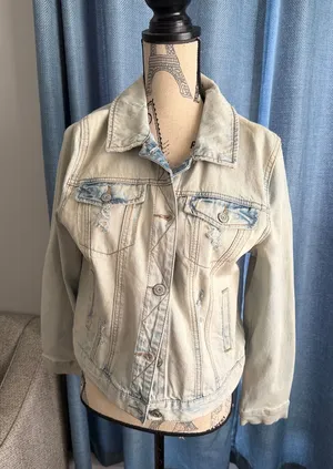 Mudd Distressed Denim Jean Jacket Women’s Size Large Blue Jean Jacket Y2K Style thumbnail 1