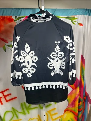 P214. Ador- Black & White Printed V-Neck Tunic Top thumbnail 5