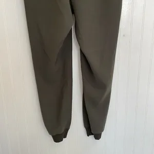 LULULEMON On the Fly Jogger in Dark Olive Size 6 thumbnail 12