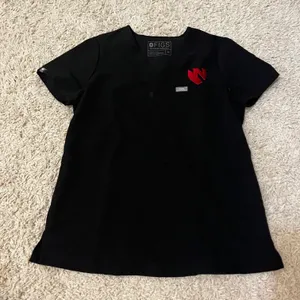 FIGS Black Scrub Top Size Xs thumbnail 1