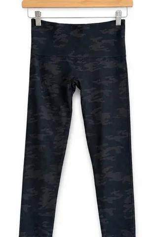 SPANX Leggings Look at Me Now High-Waisted Seamless Black Camo Size M thumbnail 1