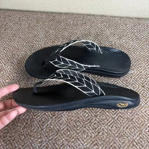 Chacos Black White Thong Sandals Slides Slip On Sz 8 Women’s Casual Comfy Minimal thumbnail 3