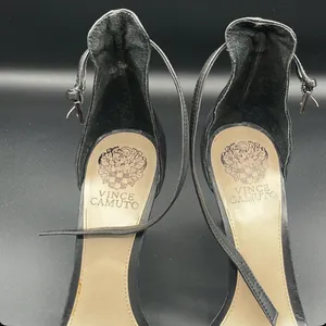 Vince Camuto Black Heels Sleek Design thumbnail 2