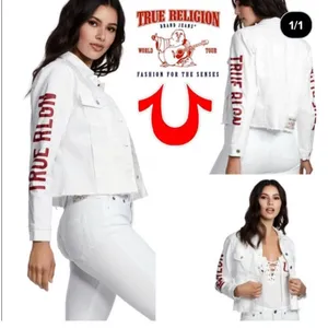 True Religion Fashion trucker with‎ Red Logo on Sleeves Sz XS White Jean Jacket thumbnail 4