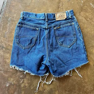 Vintage 90s Lee Medium Wash Distressed High Rise Cutoff Jean Denim Shorts 28 thumbnail 3