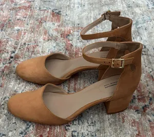 Giani Bernini Tan Ankle Strap Heels thumbnail 1
