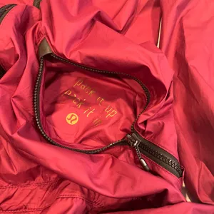 Lululemon burgundy windbreaker jacket 4 women thumbnail 3