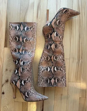 Steve Madden Kathleen knee-high boots- snake skin! Size 6! thumbnail 1