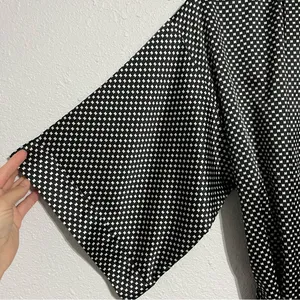 Victoria’s Secret Black & White Pattern Satin-like Robe Size Small thumbnail 5