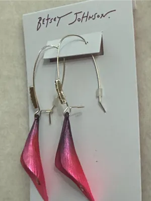 BETSEY JOHNSON CALLA LILY Green and Red Enamel Twist Earrings with Gold Accent thumbnail 5