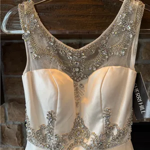 Sherri Hill A-Line Satin Beaded Bodice Wedding Dress NWT thumbnail 2