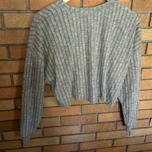 Billabong Women’s Long Sleeve Gray Knit Ribbed Sweater Crop Top Size Small thumbnail 4