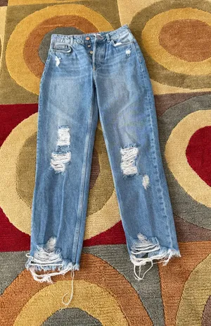 Zara Women High Rise Mom Jeans Denim Distressed Frayed Women’s Size 4 Runs Small thumbnail 1