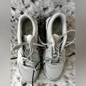 3001. Nike Air Max excee women sz 8.5 Gray thumbnail 4