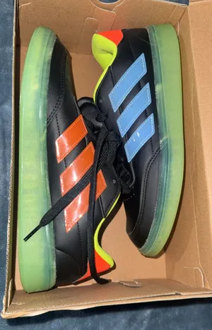 Adidas Shoes Men’s size 6 thumbnail 1
