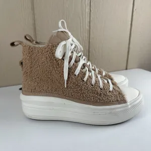 Converse Chuck Taylor All Star Platform Sherpa Sneakers Womens Sz 8.5 Beige Tan thumbnail 2