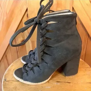SODA Suede Laced Up Heels Olive Size 7.5 thumbnail 1