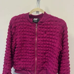 Jolie & Joy Popcorn Texture Cropped Bomber Jacket Magenta Pink Zip Up Medium thumbnail 4