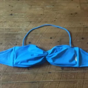 Victoria’s Secret L twisted front blue halter swim top thumbnail 2