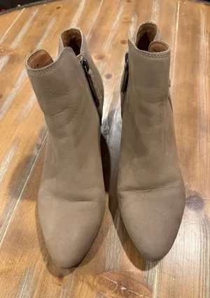 Frye Judith Zip Bootie Suede Block Heel Side Zip Ankle Boot Ash Gray Size 9M thumbnail 1
