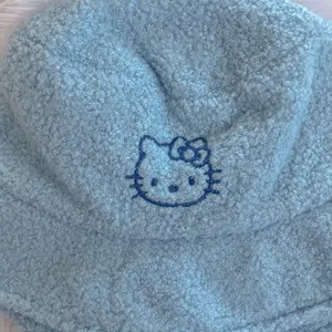 Hello Kitty light blue faux shearling bucket hat, brand new with tags thumbnail 3