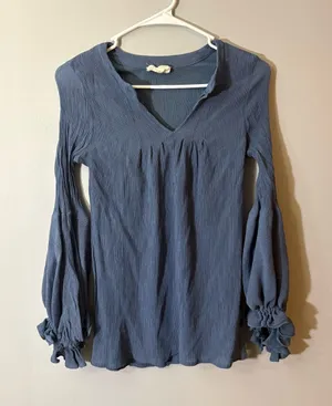 Cupio Slate Blue V-Neck‎ Textured Peasant Blouse thumbnail 1