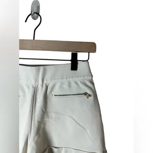 Ci Sono Women’s White Zip Pocket Cuffed Shorts‎ Size Small thumbnail 3