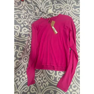 Skims Size 2X Cropped Long Sleeve T-Shirt Top AP-LGS-1370 Raspberry Shirt NWT thumbnail 2