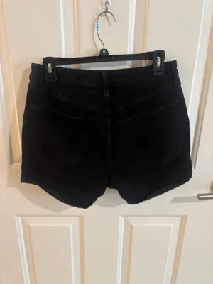 Women’s Old Navy Black Jean Shorts thumbnail 3