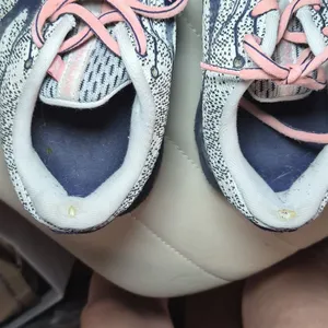 Brooks Women’s Athletic Shoes in Pink and Gray 9.5 thumbnail 9