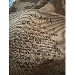 Spanx Leggings Womens L Green Camo Seamless High Waisted Look at Me Now Outdoors thumbnail 2