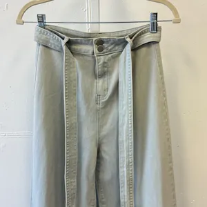 Altar'd State High Waist Wide Leg‎ Jean with Tie Light Wash Small AP1462 thumbnail 4