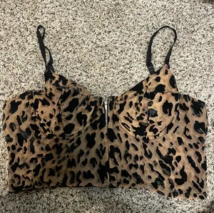 Windsor Leopard print top thumbnail 1