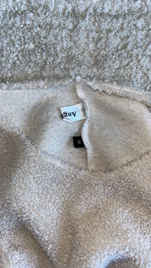 White angashion sweater thumbnail 3